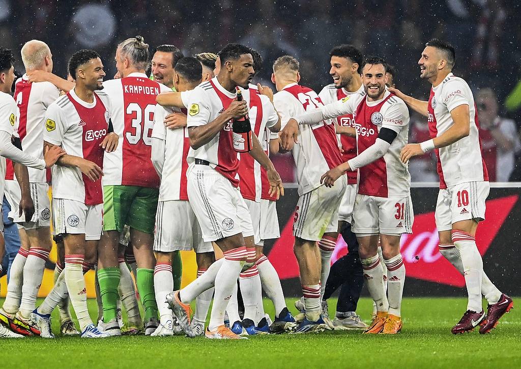 荷甲关键战走向成谜；西班牙国家队火线驰援；气氛紧张；更衣室氛围转暖的简单介绍九游娱乐app