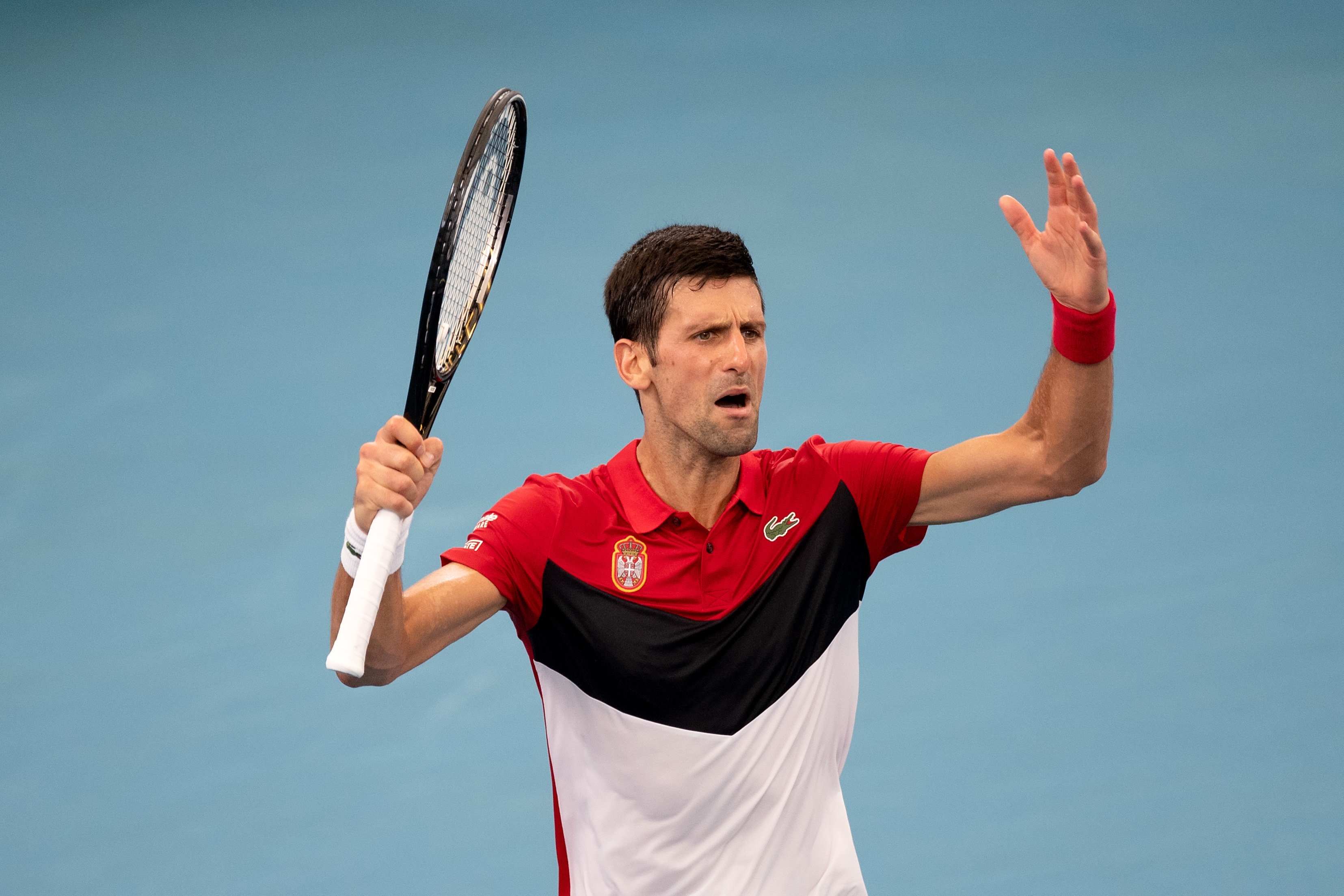 德约科维奇在SKT比赛中问鼎冠军，赛况扑朔迷离引发热议！(德约科维奇比赛视频2020)九游娱乐官网