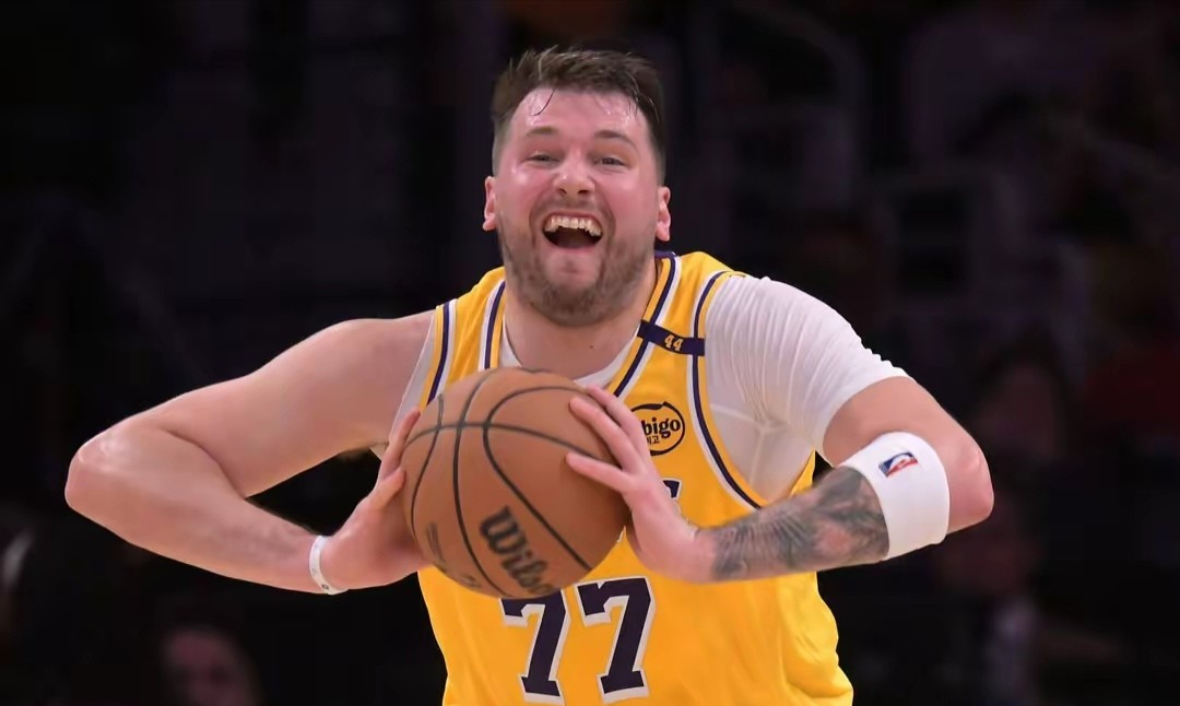 东契奇关键时刻绝杀华盛顿奇才赛后内部沟通，曼城窗口期绝杀压哨都惊呆了的简单介绍九游娱乐下载